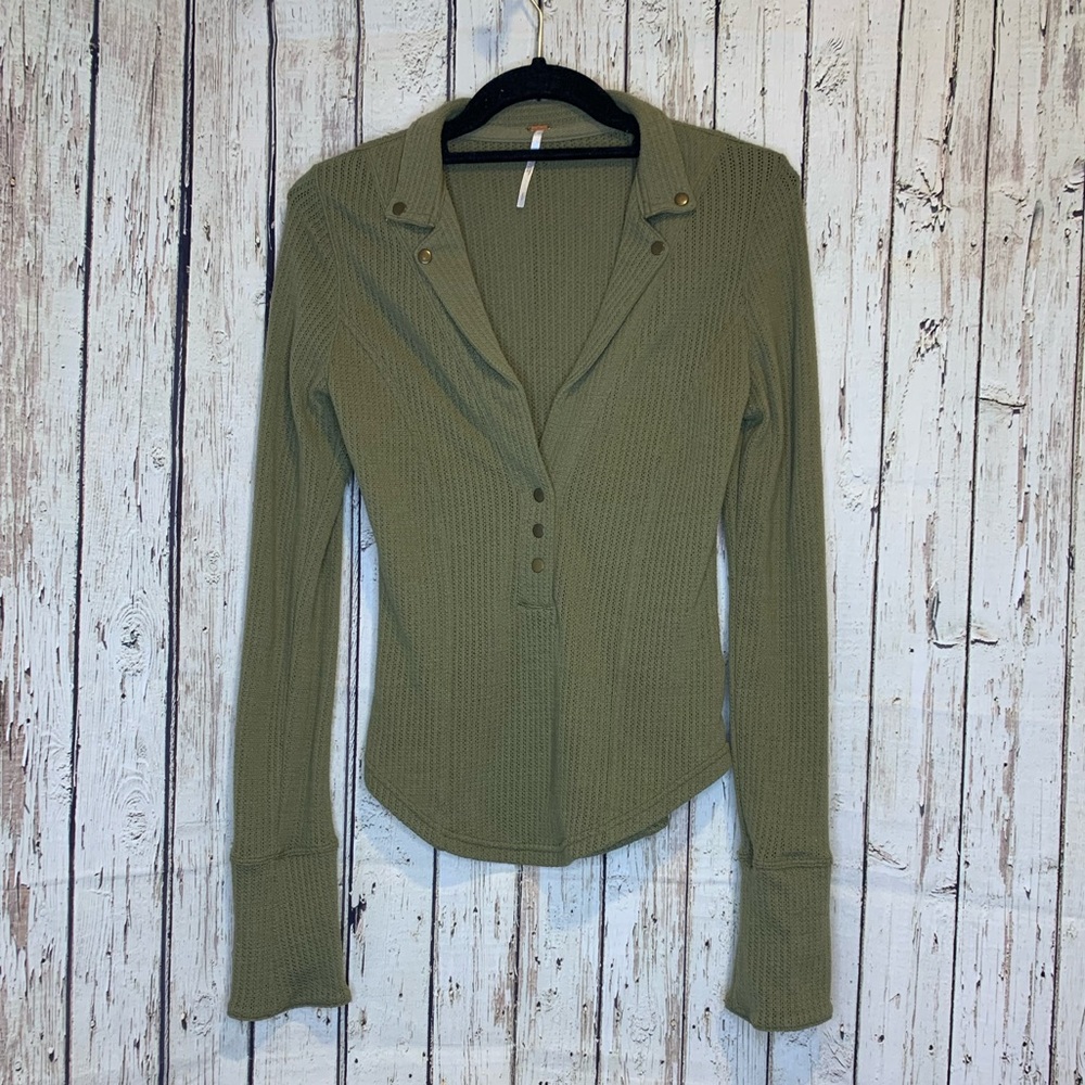 Free people long sleeve army green v neck top❗️